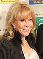 Barbara Eden interpreta la zia Irma