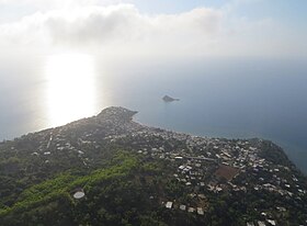 Vue aérienne de Sada, avec l’îlot Sada.