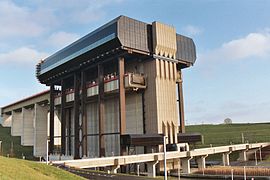 Ascenseur funiculaire de Strepy-Thieu commencé en 1882 et inauguré en 2002.