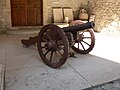 Un des canons de montagne donnés par Louis XIII au château de Virieu, exposés dans la galerie de la cour d'honneur.