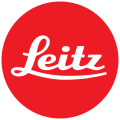 原商品上「Leitz Wetzlar」標記，演變成紅點「Leitz」標誌[註 3]，為現行樣式濫觴