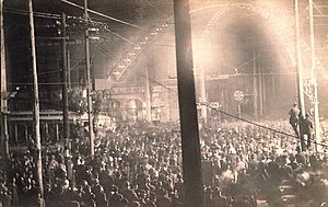 An estimated crowd of 10,000 gathered for the lynching of Will James on November 11, 1909.