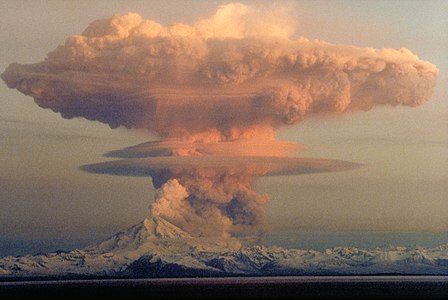 Mount Redoubt eruption, by R. Clucas (USGS) (edited by Janke)