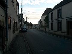 Rue principale de Saint-Victor-de-Buthon.