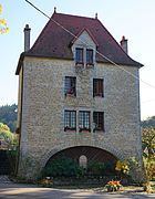 Tour avec fontaine.