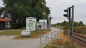 Side platform next to single railway line