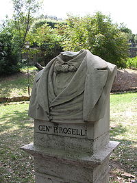 Busto del Generale Roselli dopo il primo atto vandalico del maggio 2005 - Archivio Roselli Lorenzini.