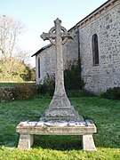 Croix à côté de l'église.