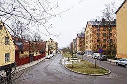 Gaveliusgatan västerut respektive österut, januari 2017.