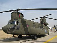 Um helicóptero CH-47SD Chinook da aviação militar helênica.