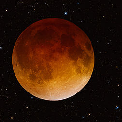 Lune rousse lors de l'éclipse lunaire du 15 avril 2014. (définition réelle 2 028 × 2 028)