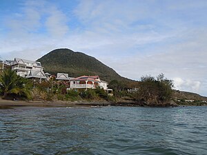 Le morne Larcher, à l'est de Petite-Anse