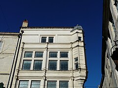 Maison Lapeyre: façade facing Coderc Plaza.