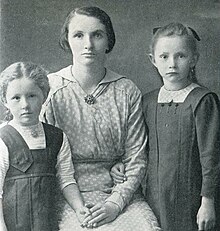 Camilla, Regina and Gerda Ullmann