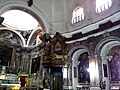 Détail de l'intérieur avec un orgue.