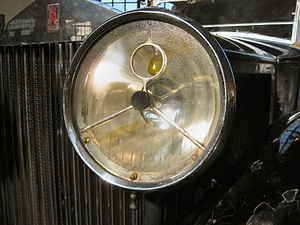 Bilstrålkastare på en Rolls Royce Phantom II 1930.