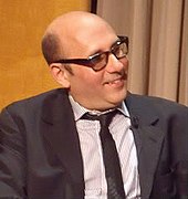 Willie Garson interprète Mozzie.