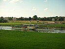 Raddampfer Stadt Wehlen der Weißen Flotte passiert im August 2008 die Baustelle der Waldschlößchenbrücke