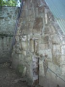 Le bâtiment de la fontaine aux Moines, de 1228, année quand débuta la construction de l'abbaye de Royaumont.