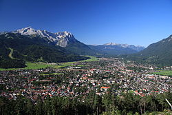 Garmisch-Partenkirchen in September 2009, Alpspitze and Zugspitze in background left