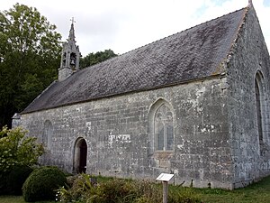 La façade sud de la chapelle Notre-Dame de Locmaria.