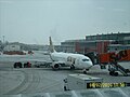 Eine Boeing 737-400 der Sky Airlines auf dem Flughafen Dresden