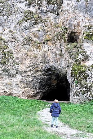 Die beiden Eingänge zur Höhle