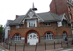 Entrée de l'ancienne piscine de 1911 actuellement IESEG