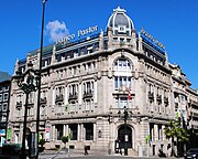 Edificio do Banco Pastor, rúa Policarpo Sanz.