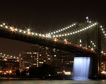 New York City Waterfalls, vattenfall från Brooklyn Bridge i New York, 2008