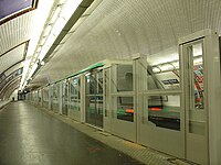 Automatic platform gates at Porte Maillot