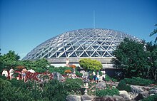 Bloedel Floral Conservatory, jardin botanique de Vancouver, ce dôme sert de décor et de lieu de tournage de l'épisode (intérieur et extérieur).