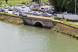 Le point de confluence de la rivière École dans la Seine vue depuis le pont du Maréchal-Juin.