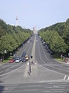 שדרות ה-17 ביוני. מבט מכיוון עמוד הניצחון של ברלין לעבר שער ברנדנבורג.
