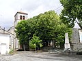 L'église et le monument aux morts.