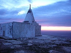 辛賈爾山（英语：Sinjar Mountains）上的亞茲迪神寺, 攝於2004年