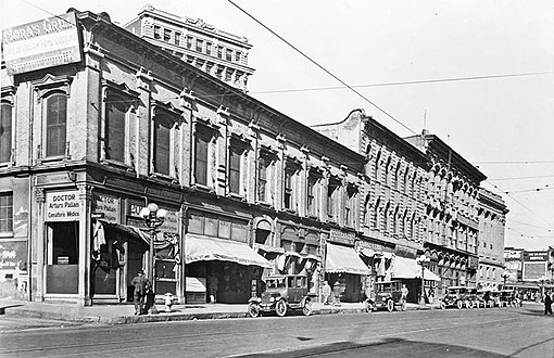 Eastern side of Temple Block, looking north along the west side of Main Street towards Temple St. (r), 1924