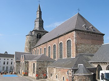 Die romanische St. Feuillien-Kirche im belgischen Fosses-la-Ville