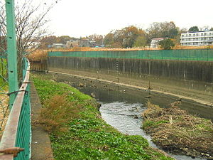 冬。川口市に入ったところ（2004年12月）