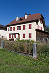 Graues Haus des Naturforschers Emmanuel Thomas