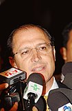 Geraldo Alckmin foi governador do Estado de São Paulo de 2001 a 2006 e de 2011 a 2018, tendo sido o político que por mais tempo comandou o governo paulista desde a redemocratização do Brasil. Atualmente é professor universitário no curso de medicina da Universidade Nove de Julho. É membro da Academia de Medicina de São Paulo. Alckmin é sobrinho do ex-ministro do Supremo Tribunal Federal, Rodrigues Alckmin, e primo do ex-vice-presidente da República, José Maria Alkmin. Formado em medicina pela Universidade de Taubaté, iniciou sua carreira política em Pindamonhangaba, onde foi eleito vereador, presidente da Câmara dos Vereadores e prefeito. Depois, foi eleito para a Assembleia Legislativa nas eleições de 1982 e para a Câmara dos Deputados em 1986 e 1990. Em 1988, foi um dos fundadores do Partido da Social Democracia Brasileira (PSDB), ao qual foi filiado até 2021.