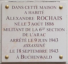 Plaque en hommage au résistant Alexandre Rochais aux mêmes numéros.