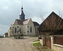 Église et monument aux morts