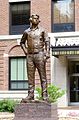 Statue de Cecil Harris à la Northern State University, sculptée par Benjamin Victor.