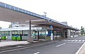 成田空港駅時代の面影を残す駅名看板更新前の駅舎（2010年7月）
