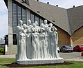 La Chorale, grandiose de Roger Langevin sculpteur, et disposé devant l'église de Rimouski-est au Québec,Canada