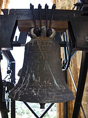 Cloche No 6,(autrefois cloche de la chapelle Notre-Dame de Corbiac), fondue en 1702 (fondeur inconnu), note Fa4, masse : 130 kg, classée monument historique en 1959.