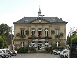 The town hall in Mouy