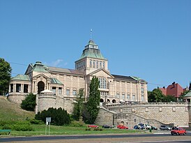 Главное здание театра (вместе с Музеем моря).