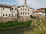 Edifici costruiti sulle mura veneziane in Borgo Berga